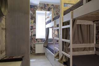 Хостелы Art house Hostel Каменец-Подольский Односпальная кровать в общем номере с 4 кроватями-4