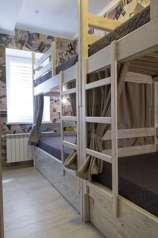 Хостелы Art house Hostel Каменец-Подольский Односпальная кровать в общем номере с 4 кроватями-5
