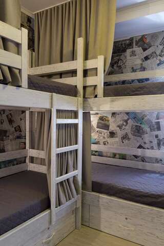 Хостелы Art house Hostel Каменец-Подольский Односпальная кровать в общем номере с 4 кроватями-7