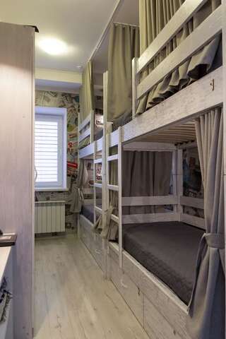 Хостелы Art house Hostel Каменец-Подольский Односпальная кровать в общем номере с 4 кроватями-9